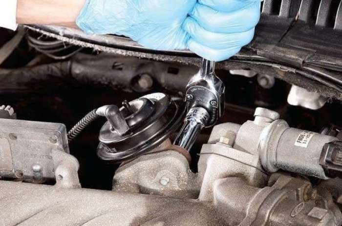 Prawidłowy montaż ciężarka klejonego krok po kroku