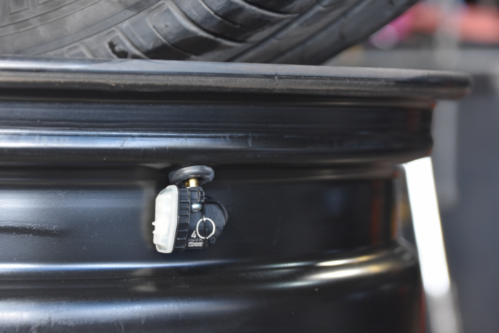 Prawidłowy montaż ciężarka klejonego krok po kroku